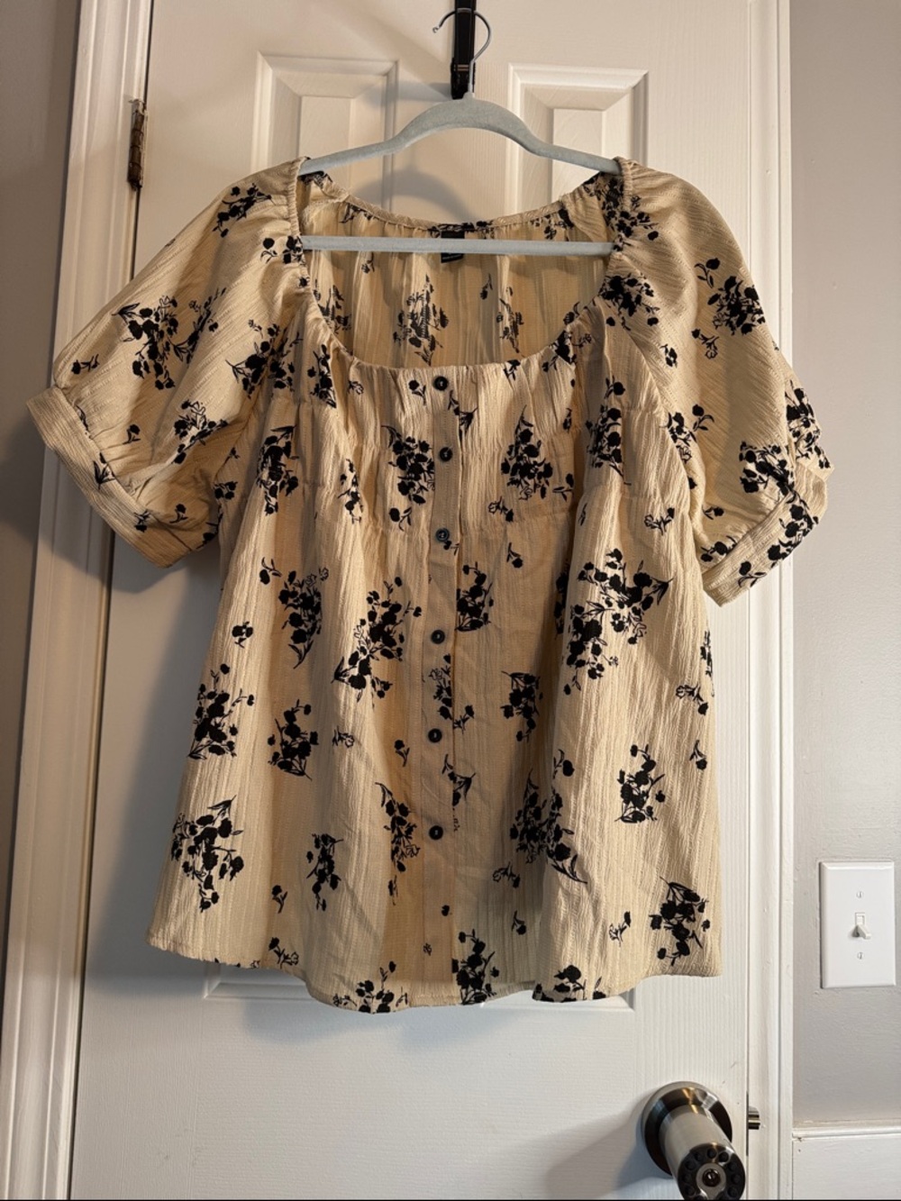 SHEIN Cream Short-Sleeve Floral Button Front Blouse (R)